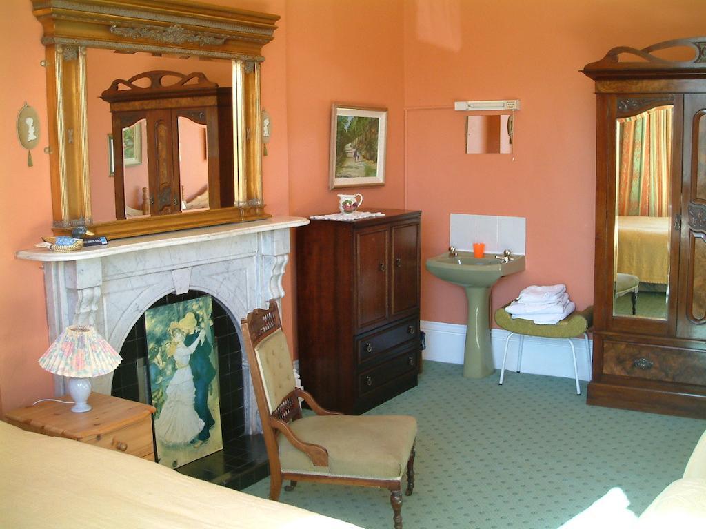 ダン・レアリー クレアモント ハウス Bed & Breakfast 部屋 写真