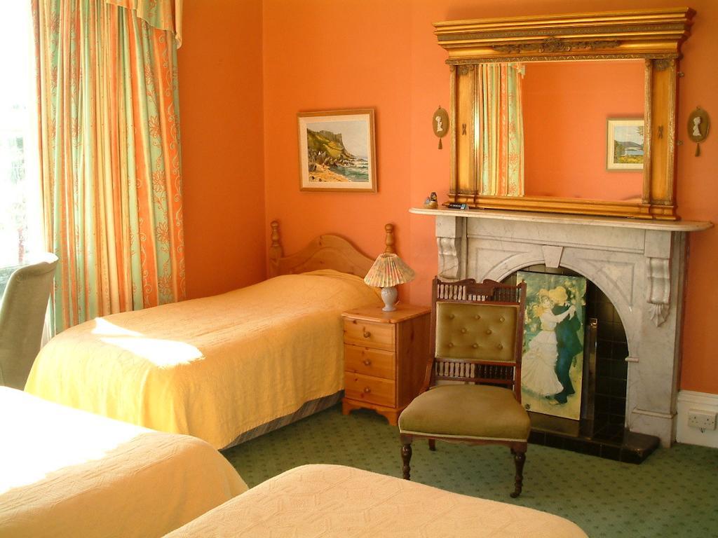 ダン・レアリー クレアモント ハウス Bed & Breakfast 部屋 写真