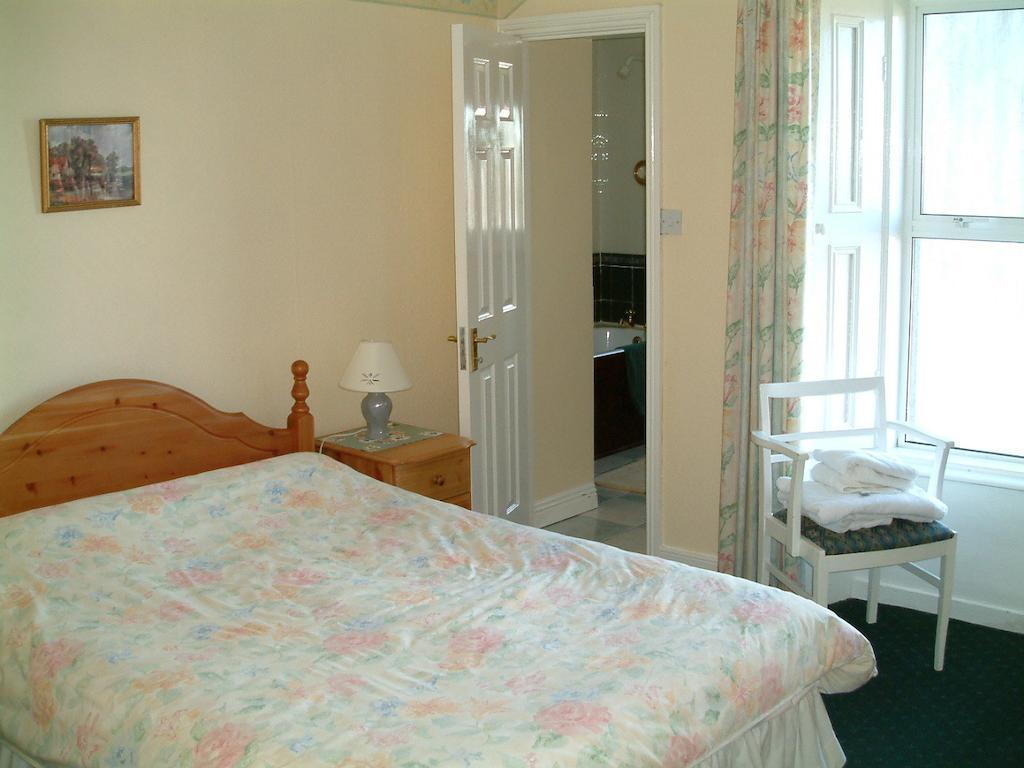 ダン・レアリー クレアモント ハウス Bed & Breakfast 部屋 写真