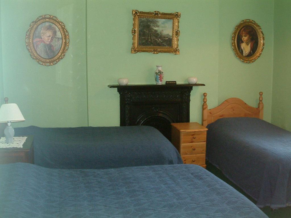 ダン・レアリー クレアモント ハウス Bed & Breakfast 部屋 写真